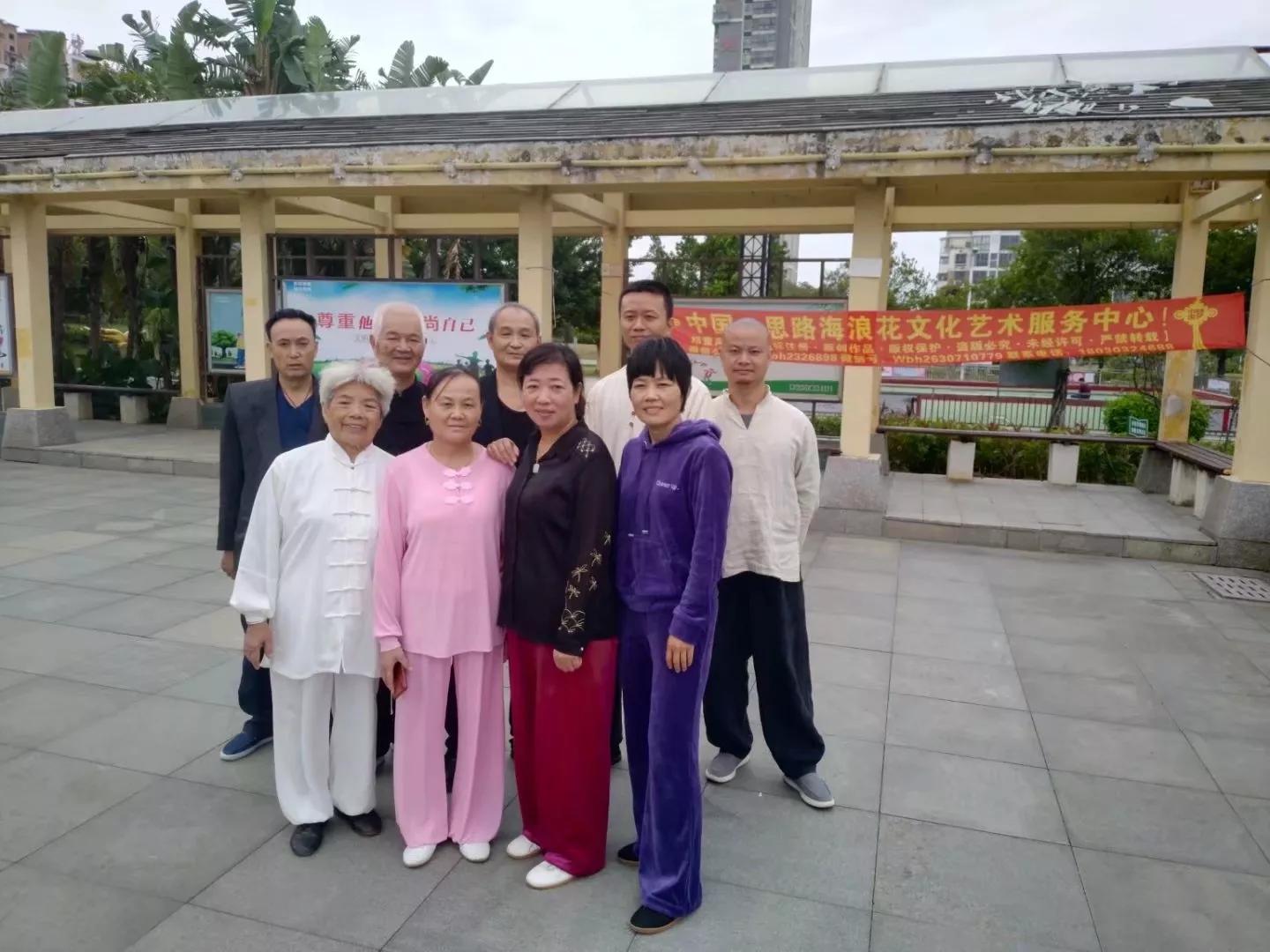 贺海浪花文学艺术中心群成立五周年作品展／李云霞.编辑：王本海