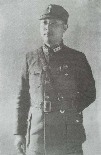 三股力量开出“条件”拉拢这位国军中将，为何他最后选择率部起义