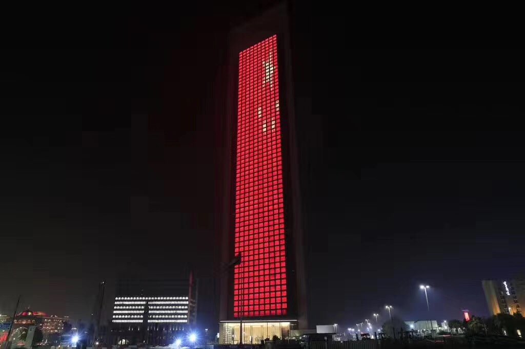 迪拜点亮中国红的视频,阿联酋迪拜五星红旗