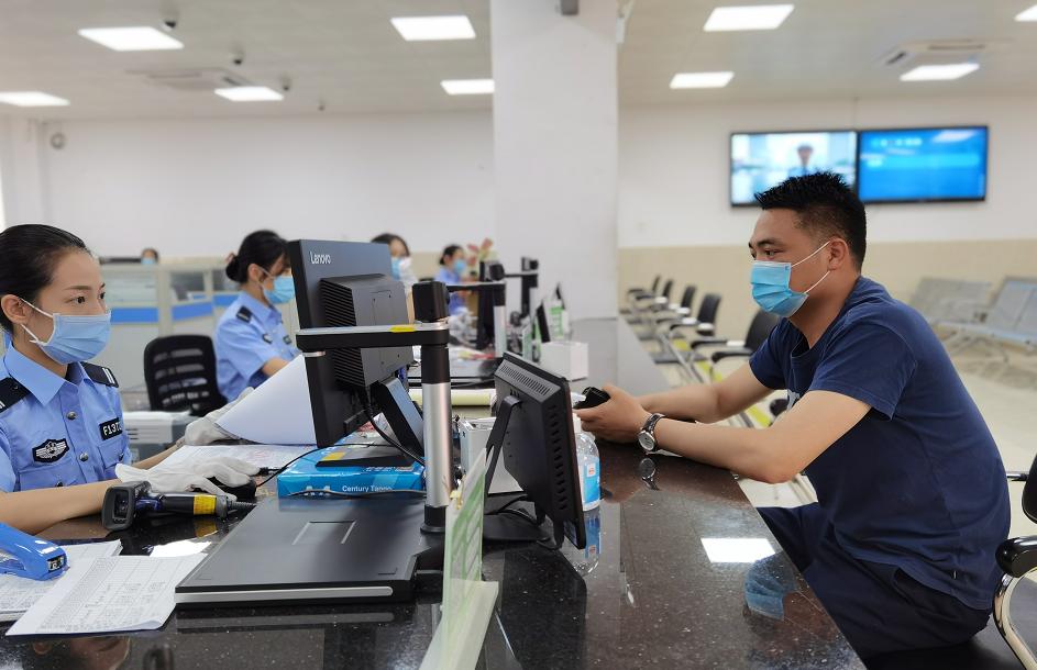 心水号牌选不到？5万个新号牌投入号池啦！宝马司机中了4条3！