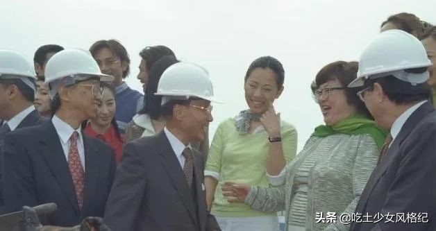 曾经生活在惊涛骇浪中的她为什么又站起来了?靠自救