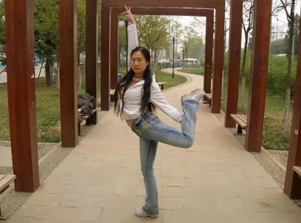 44岁芙蓉姐姐近况：从万民嘲笑到低调富婆，她才是最清醒的那一个