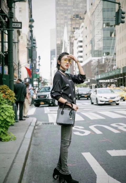 杨幂2020年推荐mk包,杨幂推荐的包包香奈儿的