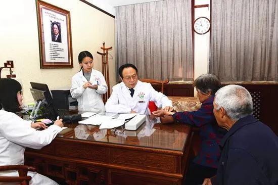 中国抗疫“神药”海外爆红，助推创始人成中国最富有院士！