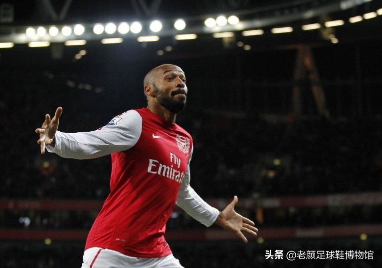 枪王加盟巴萨如愿获得欧冠，生涯唯一污点用手将法国队拍进世界杯