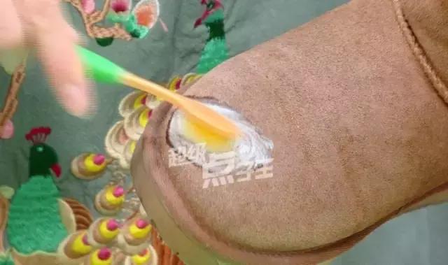 莫名想笑！白色雪地靴洗成黑鞋，店家：改色的钱我就不收了