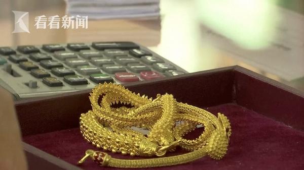 中国人买黄金！泰国人卖黄金！