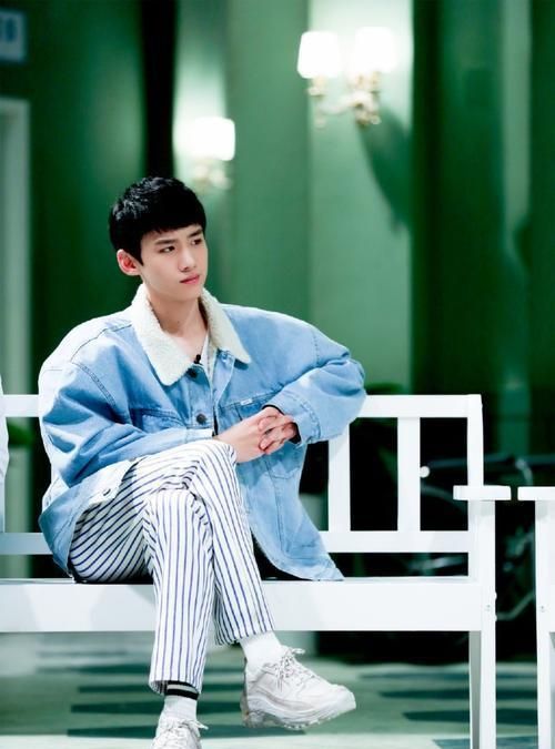 “正太面孔+举铁身材”，脸与身材极不符合，白敬亭邓伦上榜