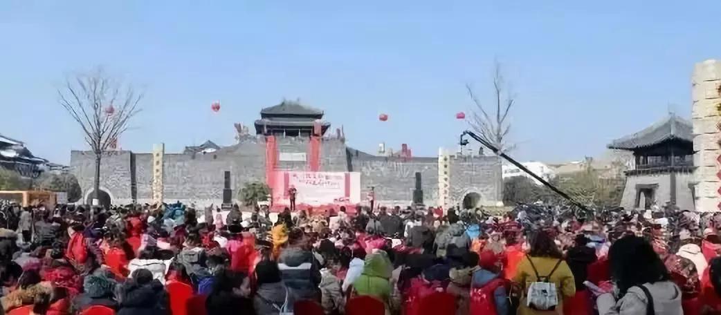 红红火火过大年满满喜庆气氛,年味十足红红火火过新年
