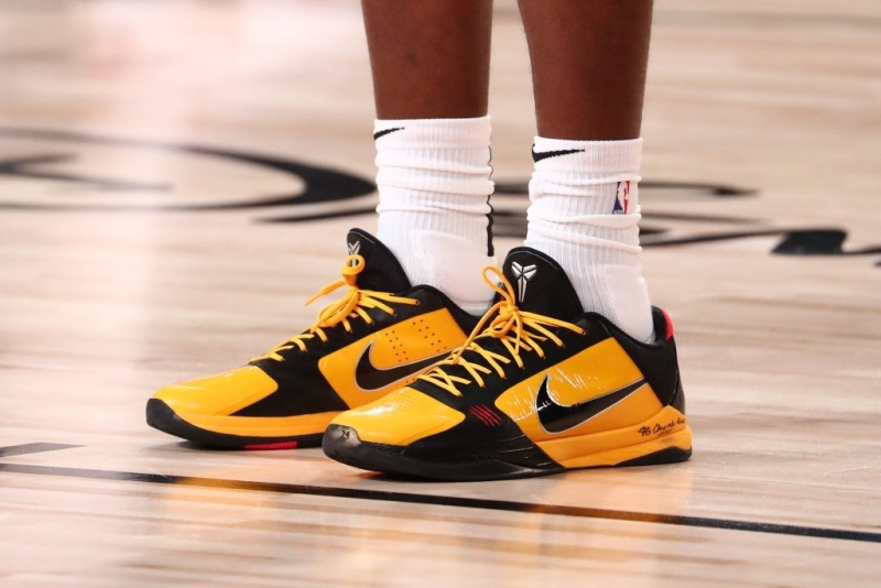 18年东决詹姆斯穿什么球衣 (老詹2020总决赛穿的啥鞋)