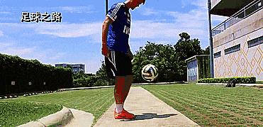 足球颠球教学视频入门,初学足球颠球技巧小学生