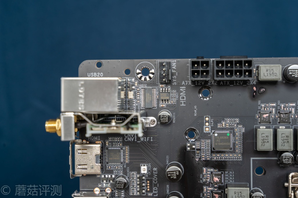 技嘉z490aorusproax主板多大,技嘉z490aorusproax是超级雕吗