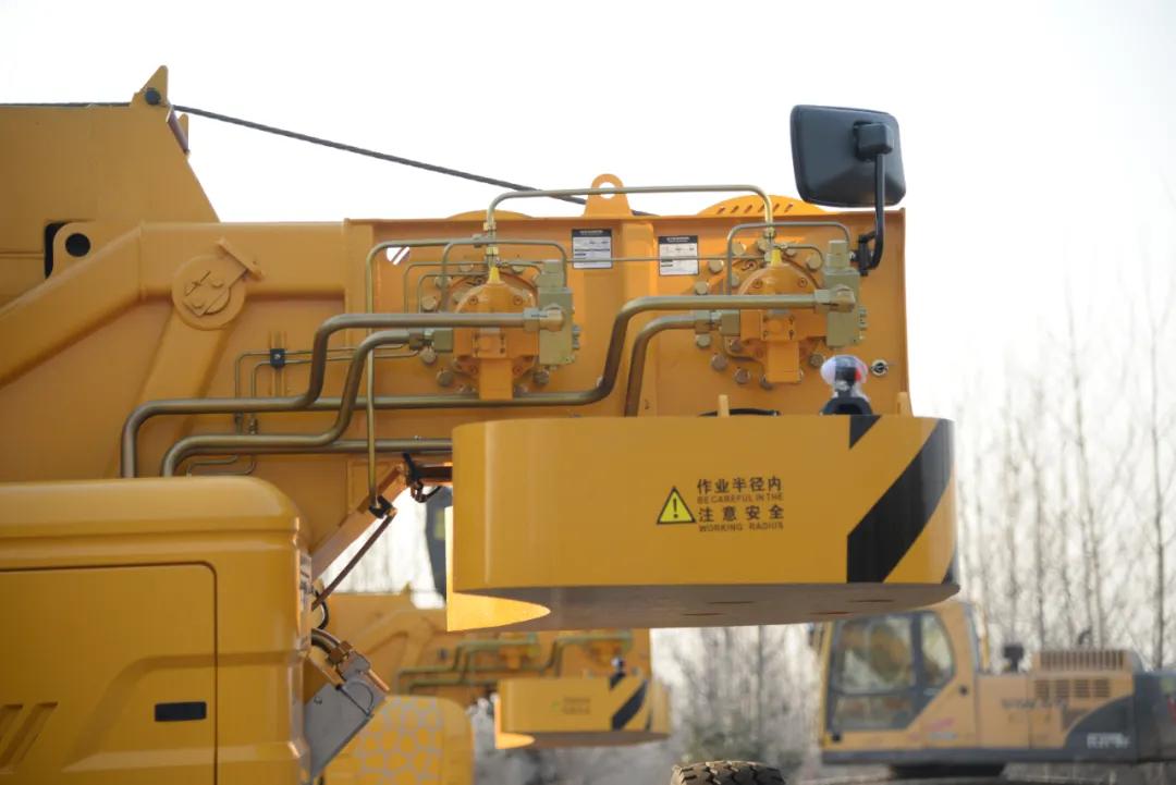 徐工吊车最大吨位80000吨多少钱,小吨位吊车哪个好