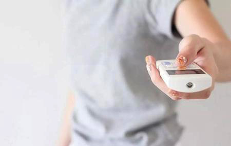 开空调房间太干燥加湿器有用吗,空调制热干燥需不需要买加湿器