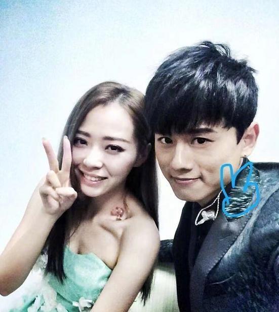 张靓颖张杰谢娜的关系,张杰张靓颖的吻戏