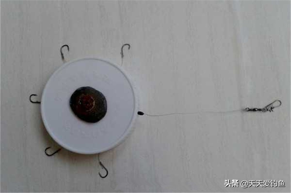 野钓鱼怎样挂饵料最好,野钓鲫鱼拉饵调五钓三水下状态