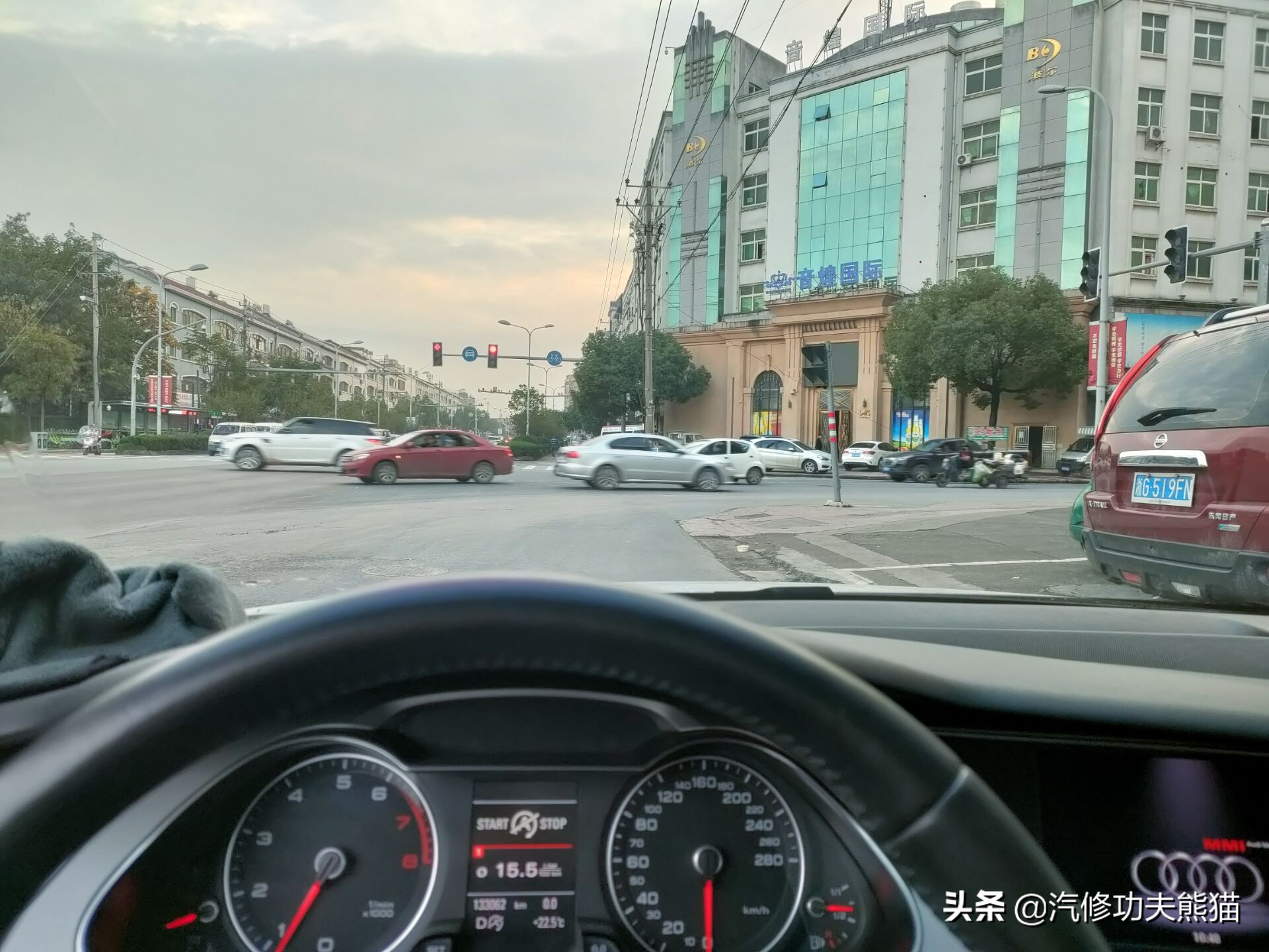 2013款奥迪a4l烧机油怎么解决,奥迪a4l突然全车无电是什么原因