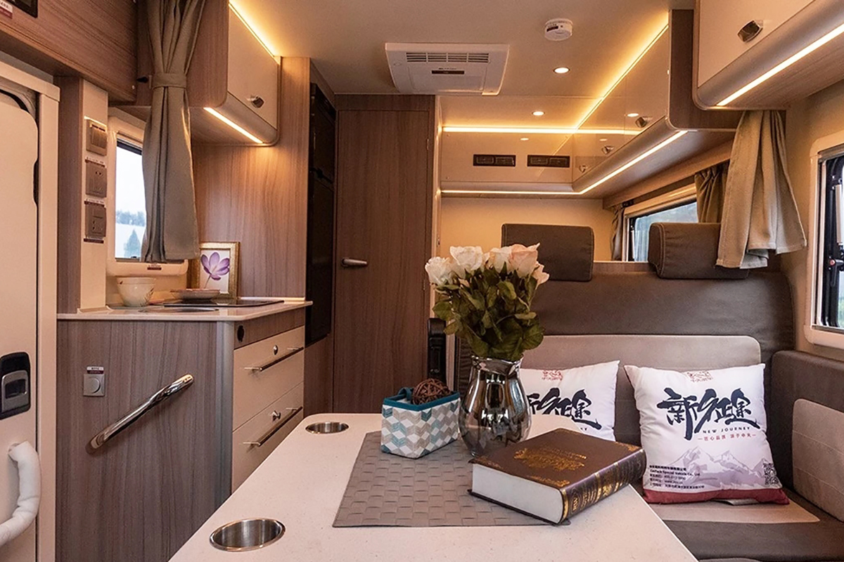 中天房车新季风畅游款,最新版的大通t型房车价格