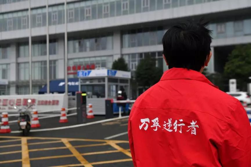 医护人员在前线奋斗,医护人员在前线