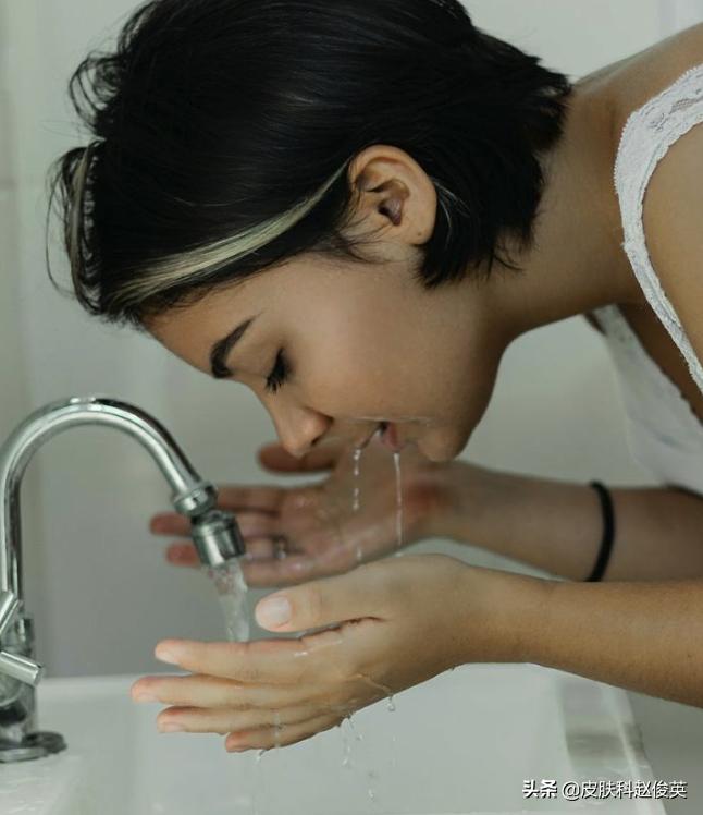 黑头怎样从内部调理,挤黑头和吸黑头哪个对毛孔损伤大