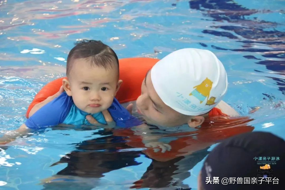 亲子游泳的这些好处,你知道吗?