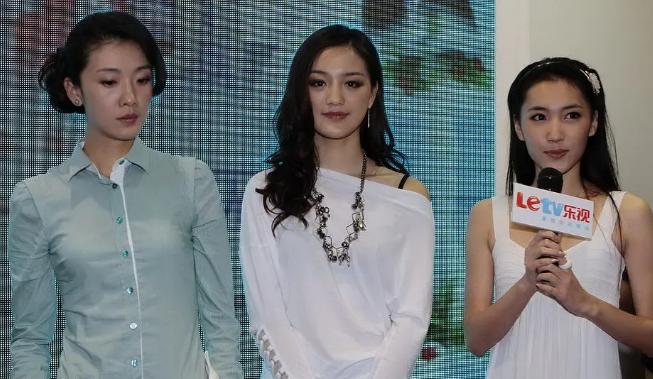 裴佩十八岁的天空,18岁的天空裴佩老师图片