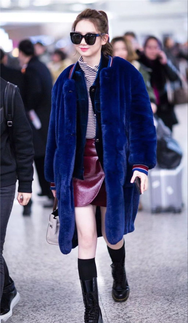 发量少穿大衣怎么扎头发,冬天衣服厚头发怎么扎温柔简单