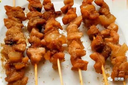 烧烤羊肉串用的自制烧烤腌制料,新疆羊肉串挂糊腌料需不需要姜黄