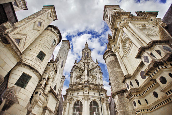 见证历史十大案件,全球10座最古老壮观的欧洲城堡