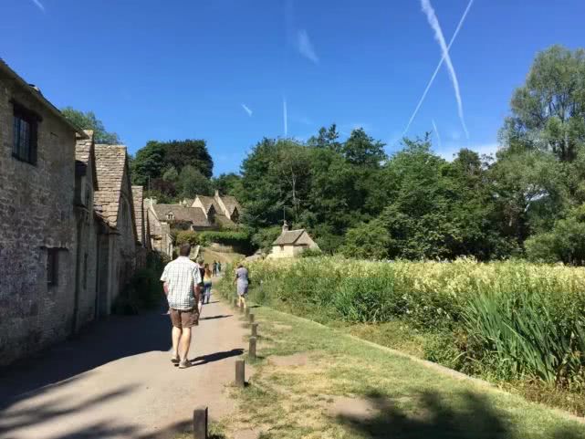 年轻时还有几次机会，我们可以暂停工作，连续休息30天？