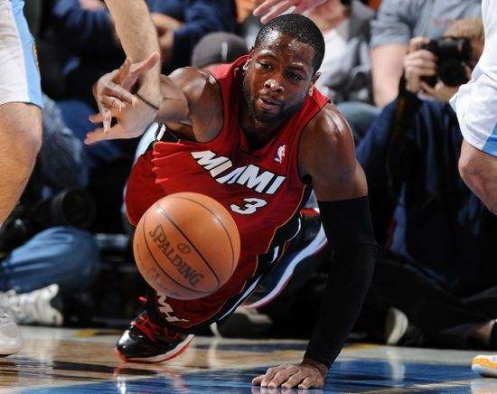 为什么韦德没有半月板还可以打球,韦德为什么舍弃球权