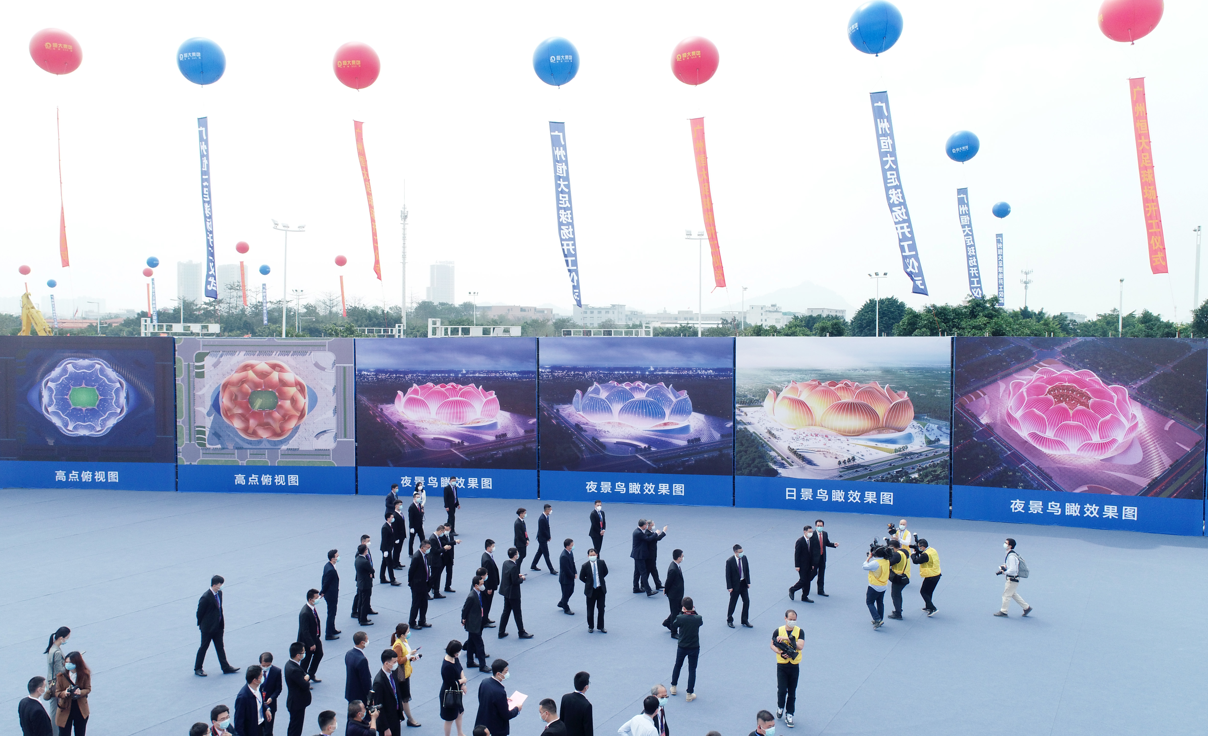 巴萨的诺坎普和恒大足球场的差别,恒大足球场超越诺坎普