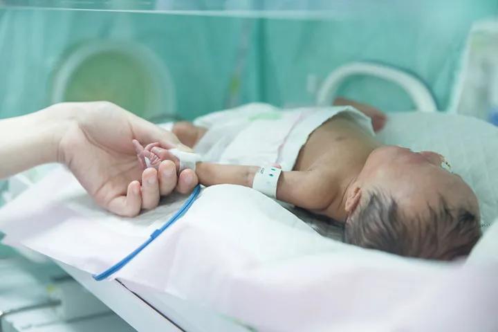 好医生日志|出生后呼吸困难，他们该如何活下去？