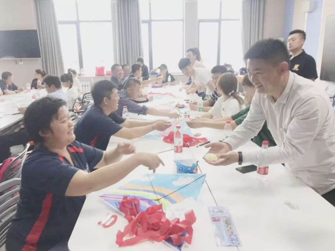 “汇聚爱心，共筑大学梦”---看网教师生将爱与善传递