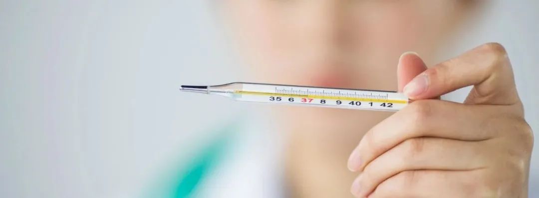 发烧了还能喂宝宝奶吗,发烧了还能喂奶吗