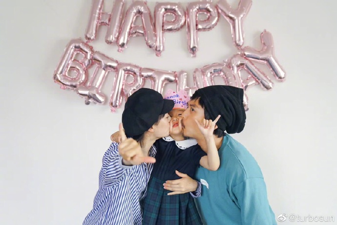 邓超爆料孙俪生二胎趣事,邓超孙俪晒照感慨孩子成长