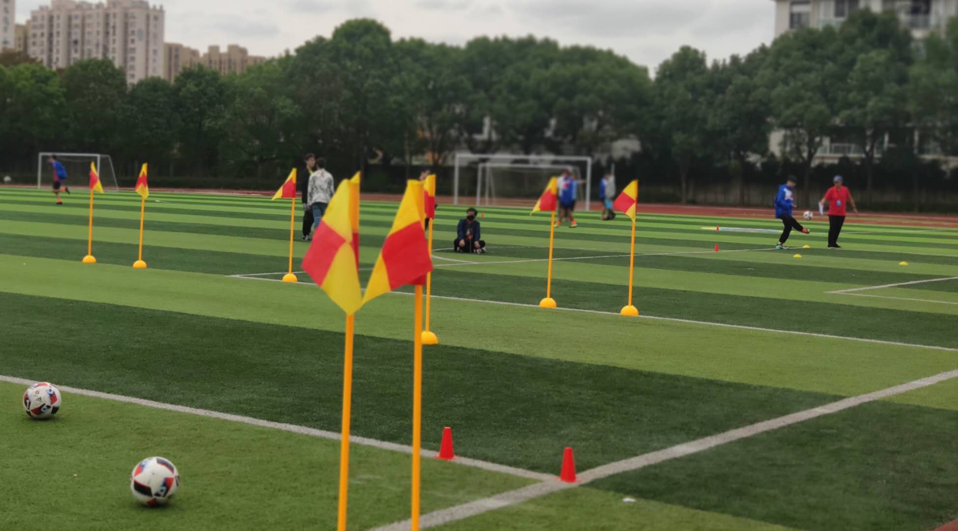 校园足球联盟联赛(中职组)在上海市现代流通学校火热开场