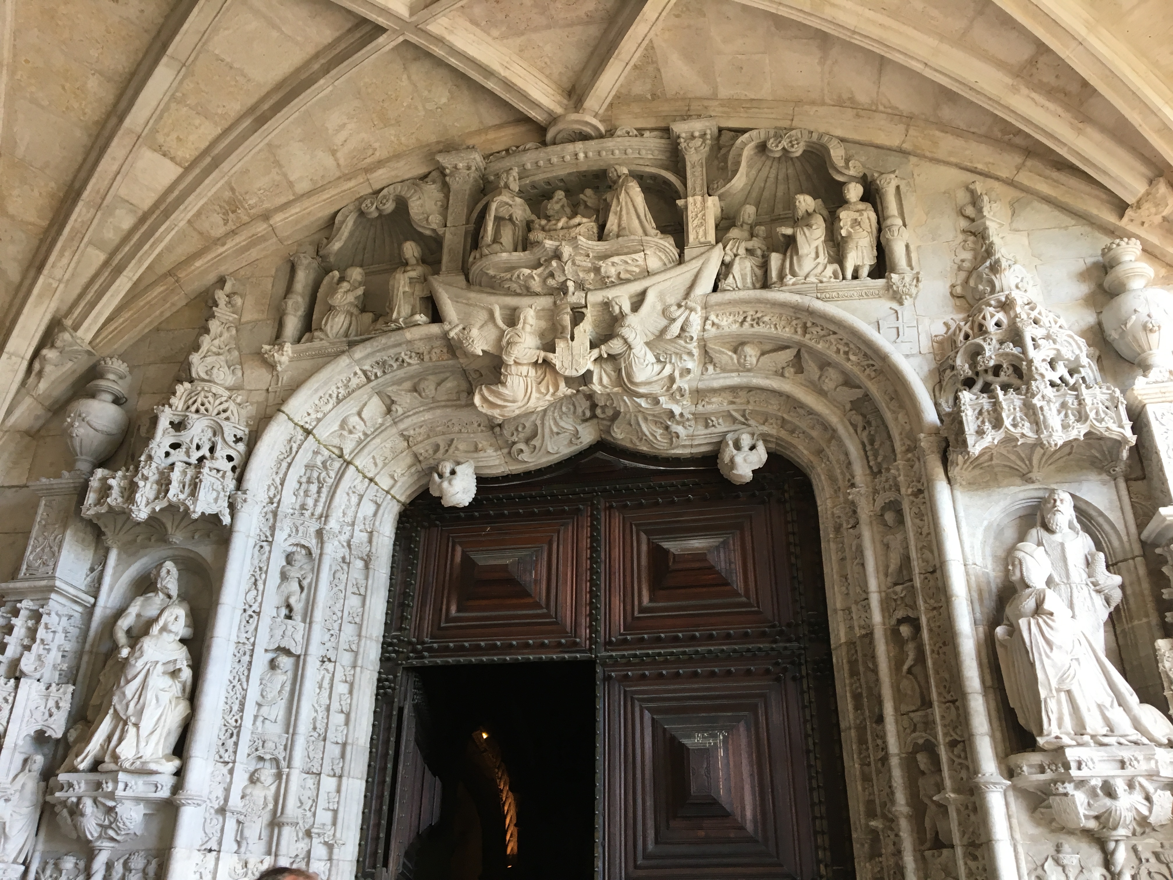 一座经历3次八级大地震不倒的塔,一座修道院