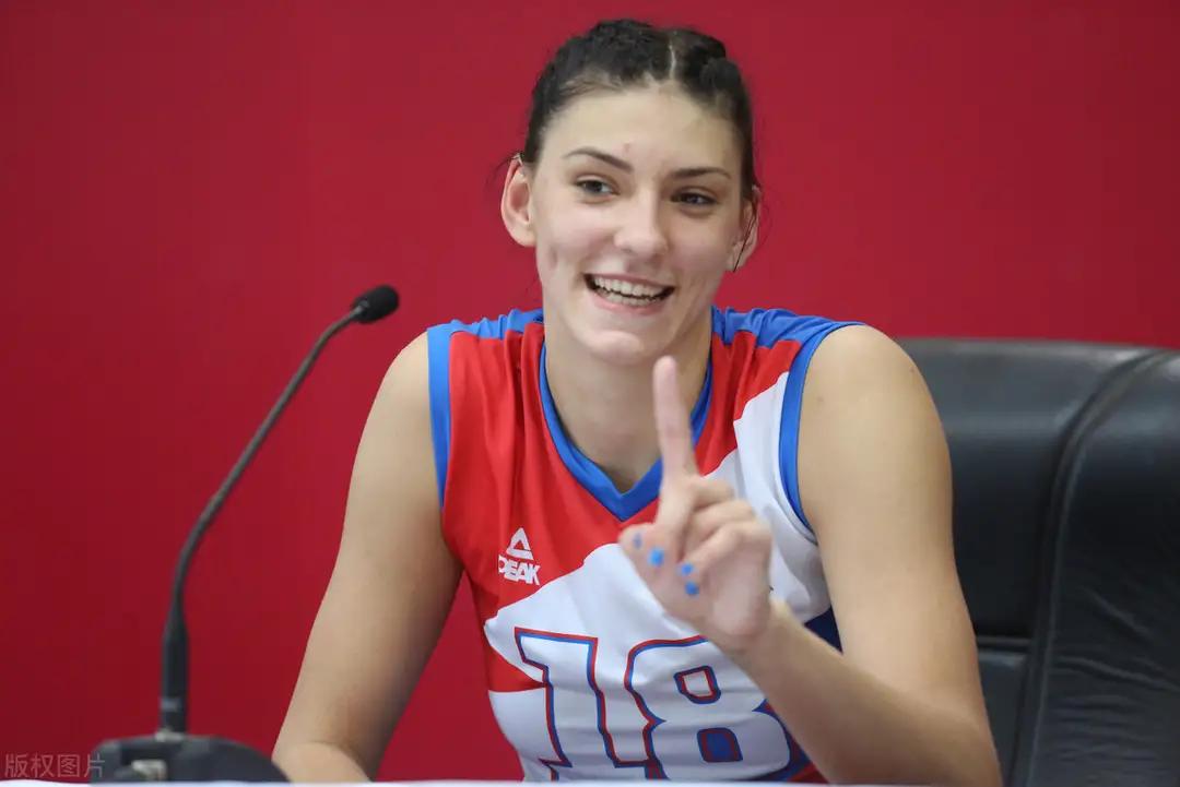 连篇累牍珍妮女排东奥前瞻暗讽郎导，外媒嚣张难自保，却有人支持