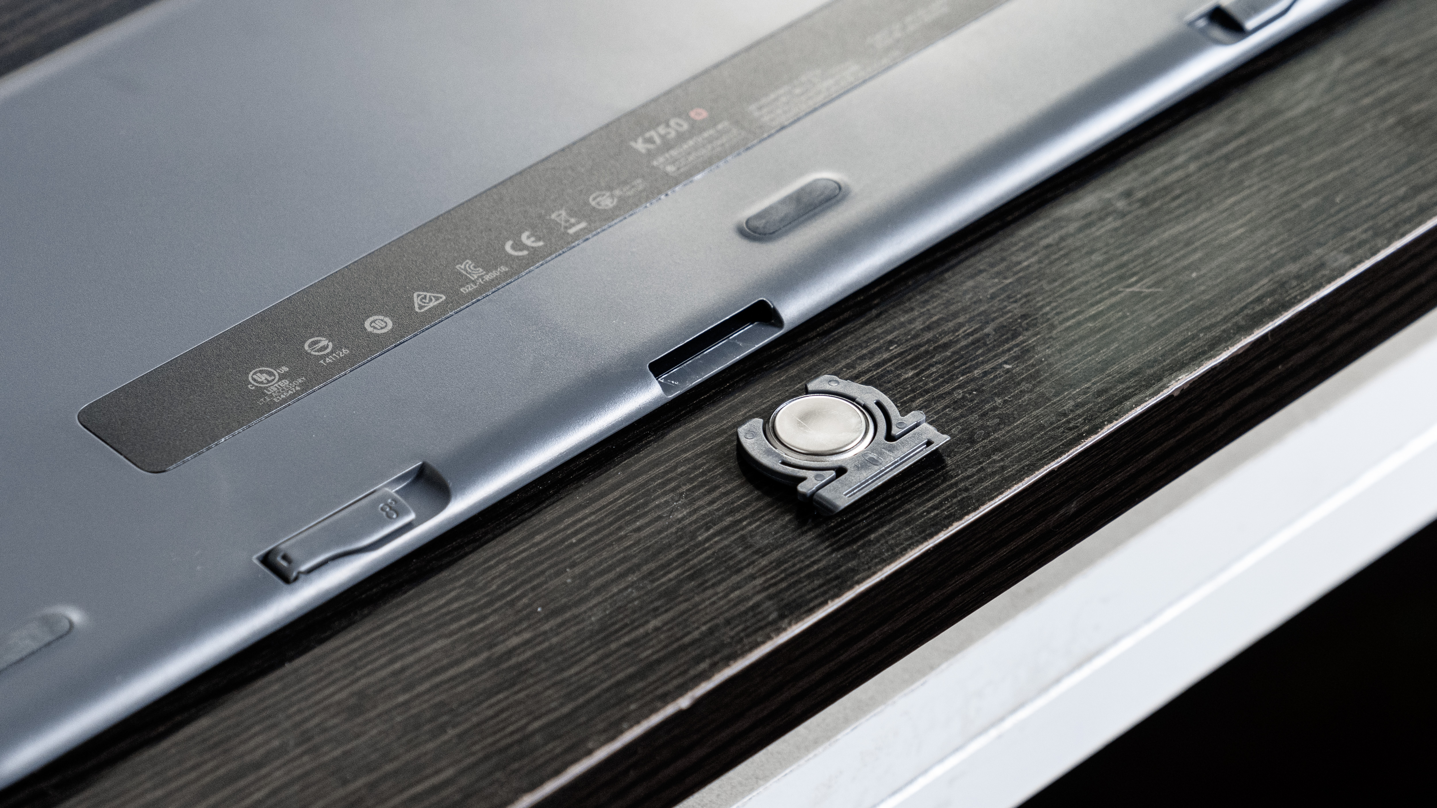 罗技键盘780和罗技k750,罗技k750无线键盘有电池的吗