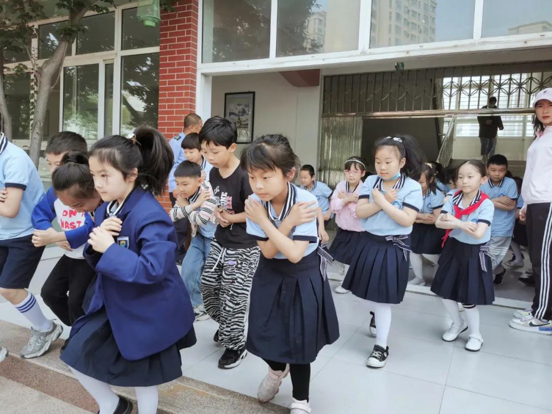 防震减灾宣传小学,防灾减灾地震来了怎么办