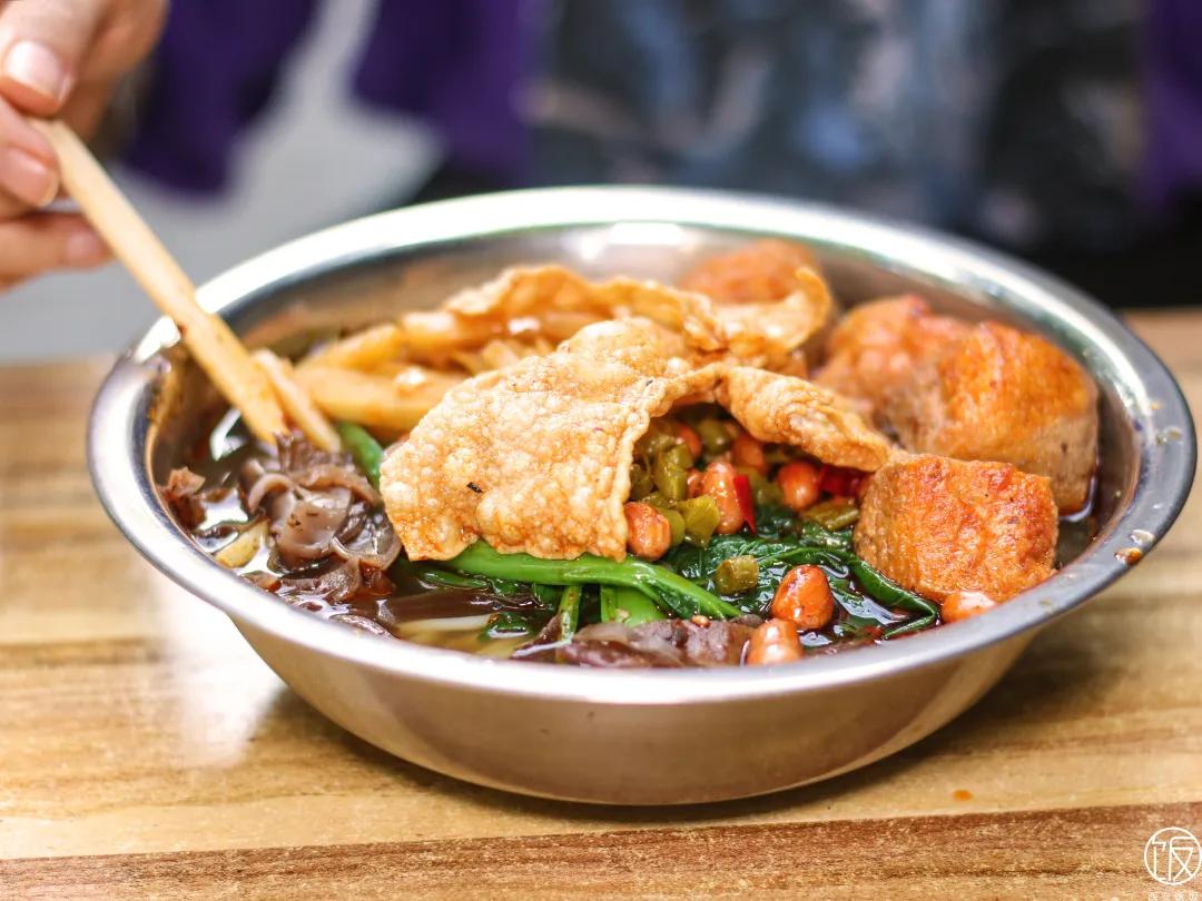 又香又臭的螺蛳粉太美味了,又臭又香螺蛳粉真的很好吃