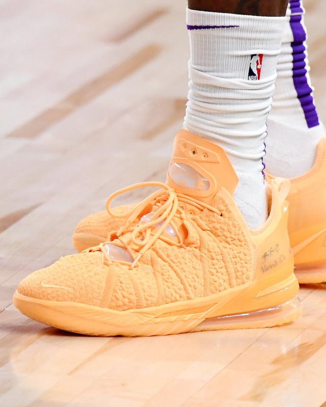 耐克红色联名高帮aj,耐克回到未来81万开箱回收