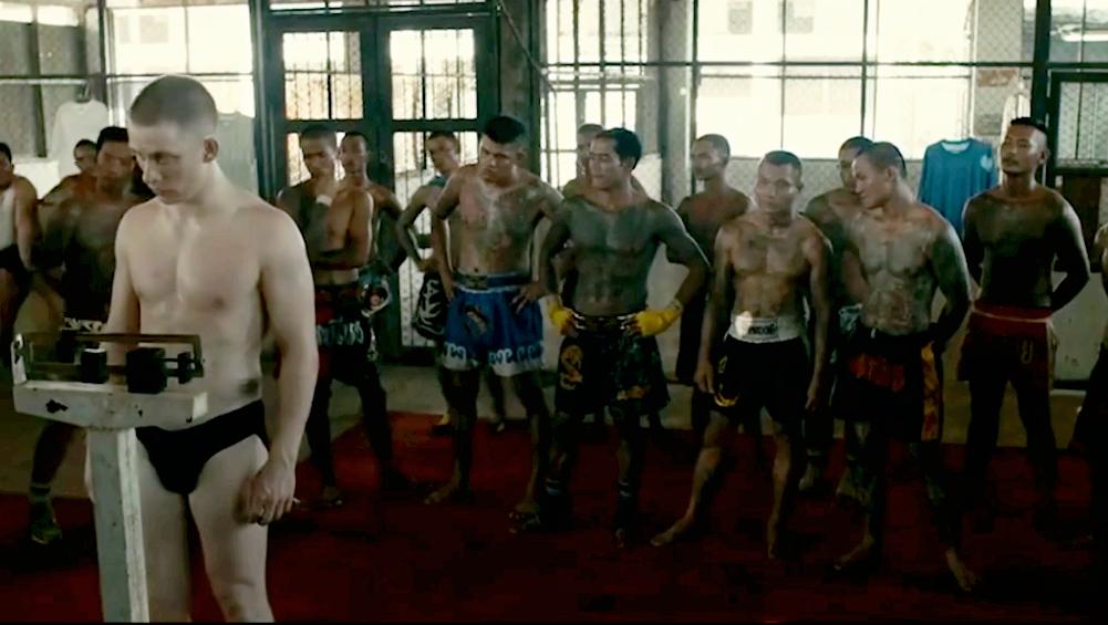 英国白人被关泰国监狱，干翻狱警潇洒越狱，结局却把我治愈的电影