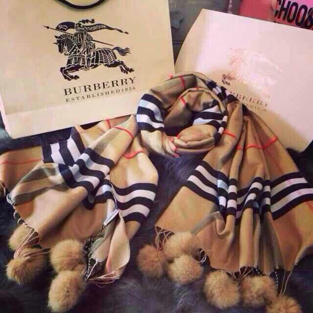 巴宝莉风衣最经典的款式什么系列 (巴宝莉为什么能成为风衣的代名词)