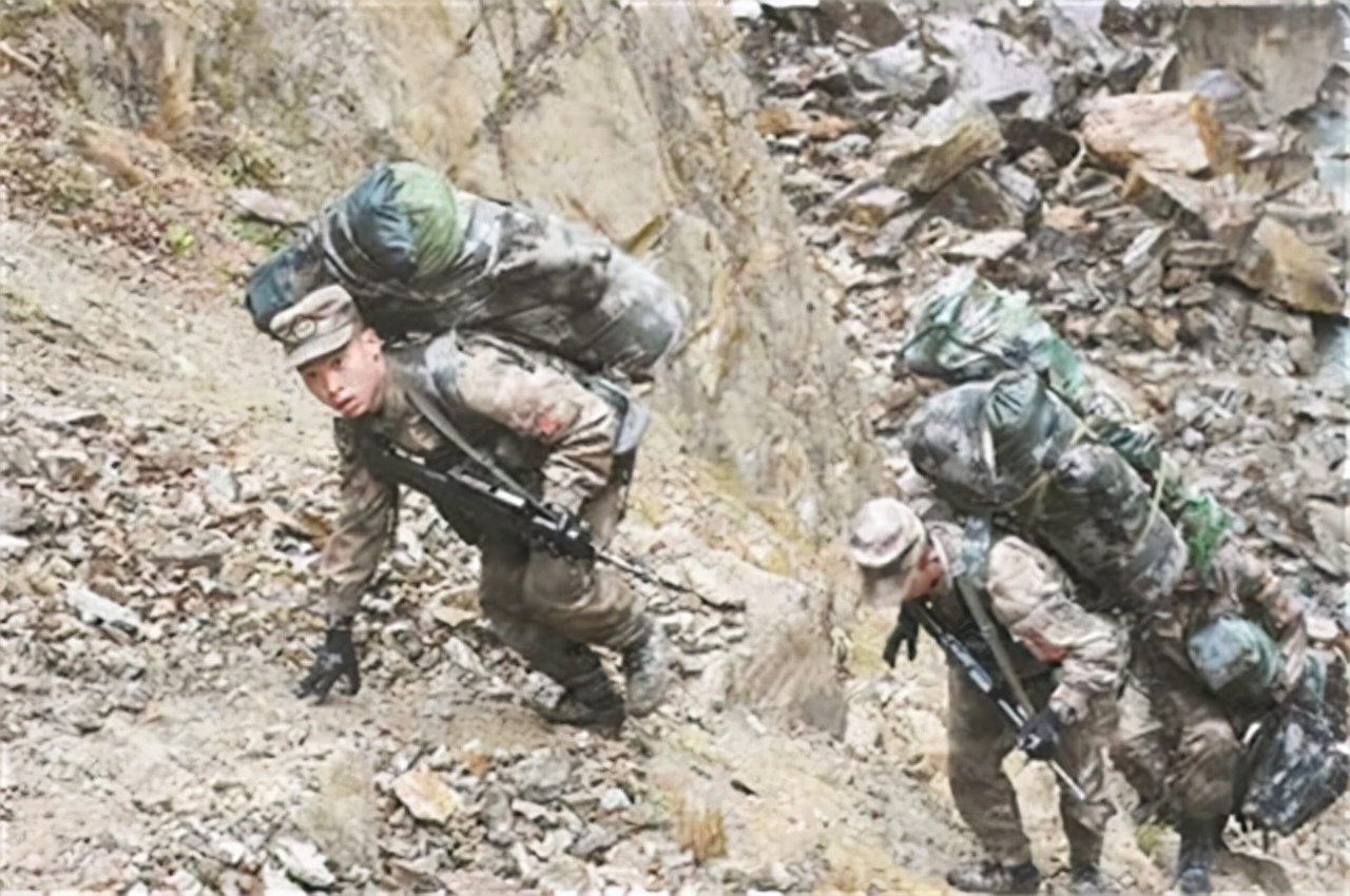 排雷英雄杜富国事迹图片,排雷英雄杜富国授勋荣誉称号仪式