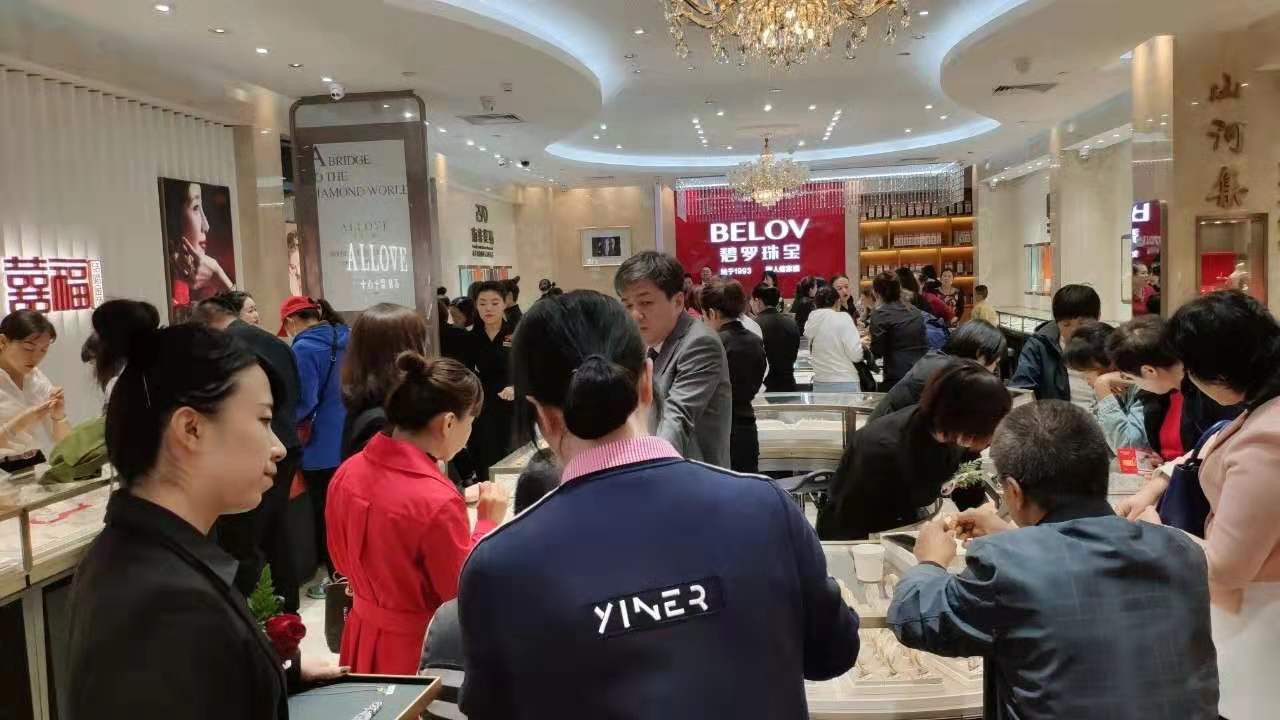 买克拉钻送茅台！碧罗珠宝友好百盛店开业，洪荒之礼，势不可挡