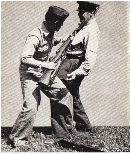 美*刺军**刀拼杀术，很珍贵的图片教学资料，格斗迷、军迷的最爱