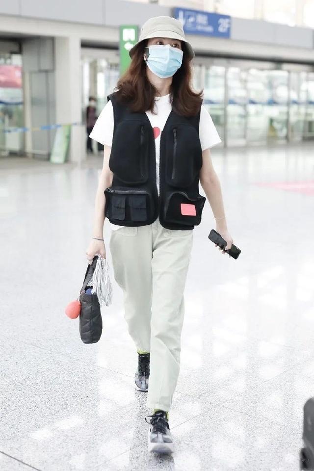 轻熟风休闲外套穿搭女高级感,马甲外套穿搭小香风