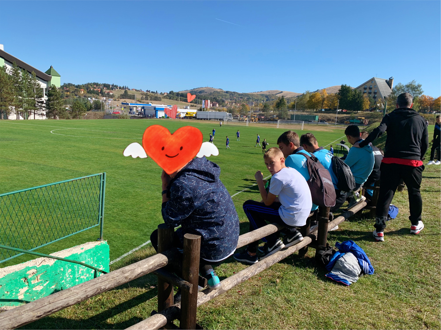 足球少年的小木屋很酷、“圣诞小镇”的秋天很美